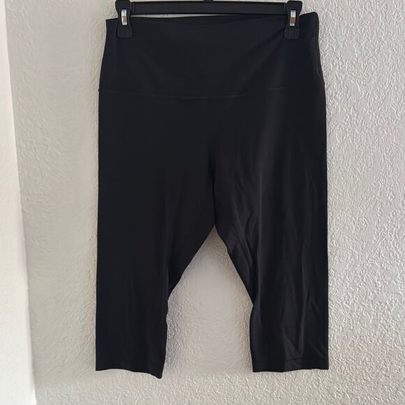 Lululemon Athletica Black Ankle Cropped Pants - Picture 1 of 4
